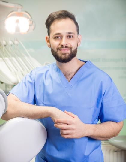 Dr. Sarhan Khalid - Haifa Dent2-Fogorvos