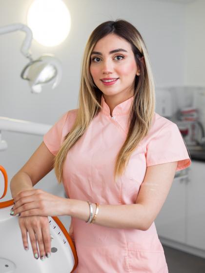Dr. Nastaran Homayounfar - Fogorvos